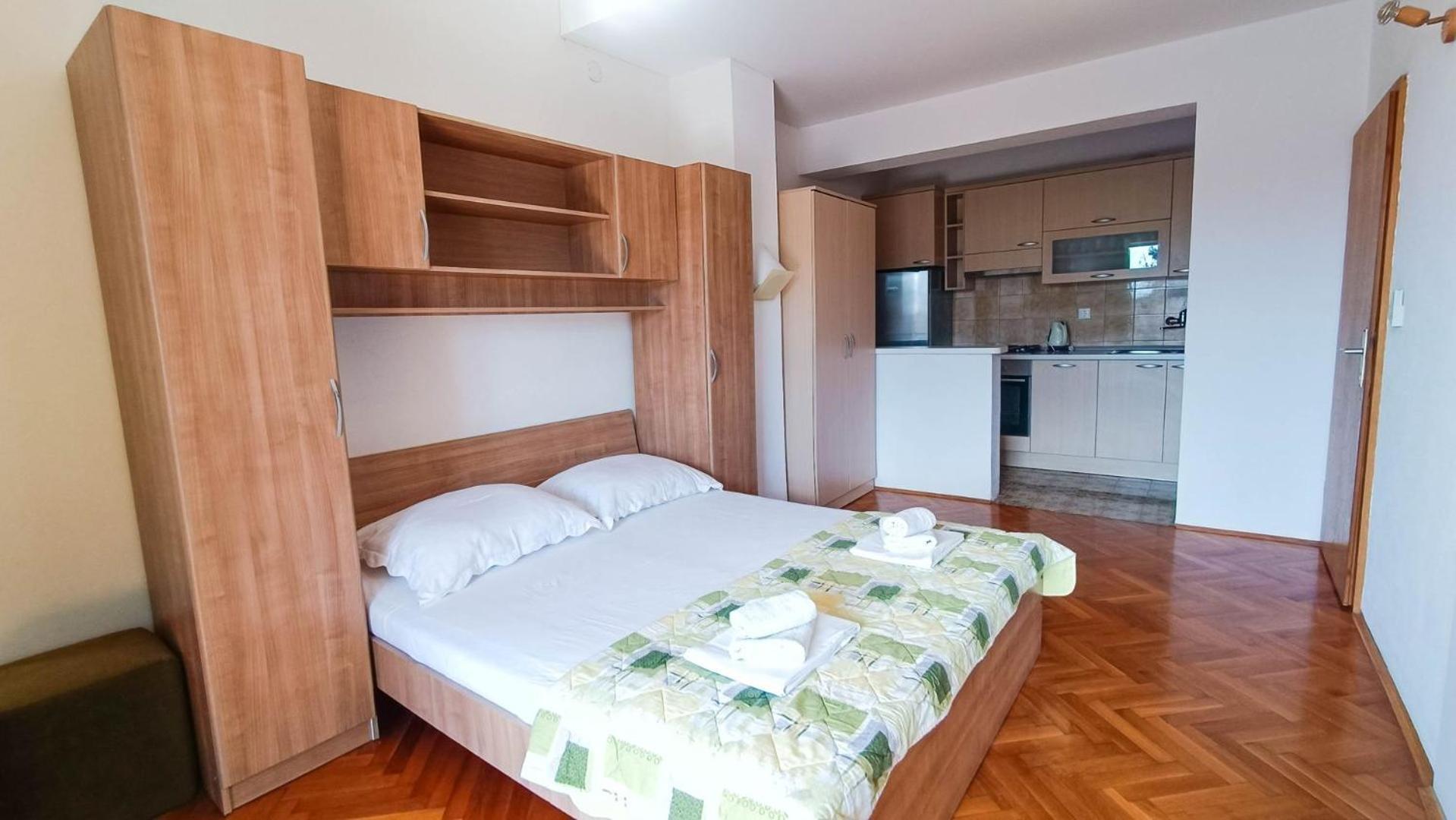 Apartments Ines - 15 Meters From The Beach بروماجنا المظهر الخارجي الصورة