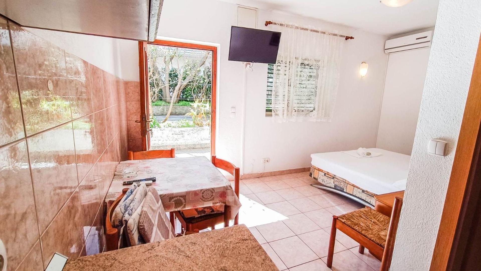 Apartments Ines - 15 Meters From The Beach بروماجنا المظهر الخارجي الصورة